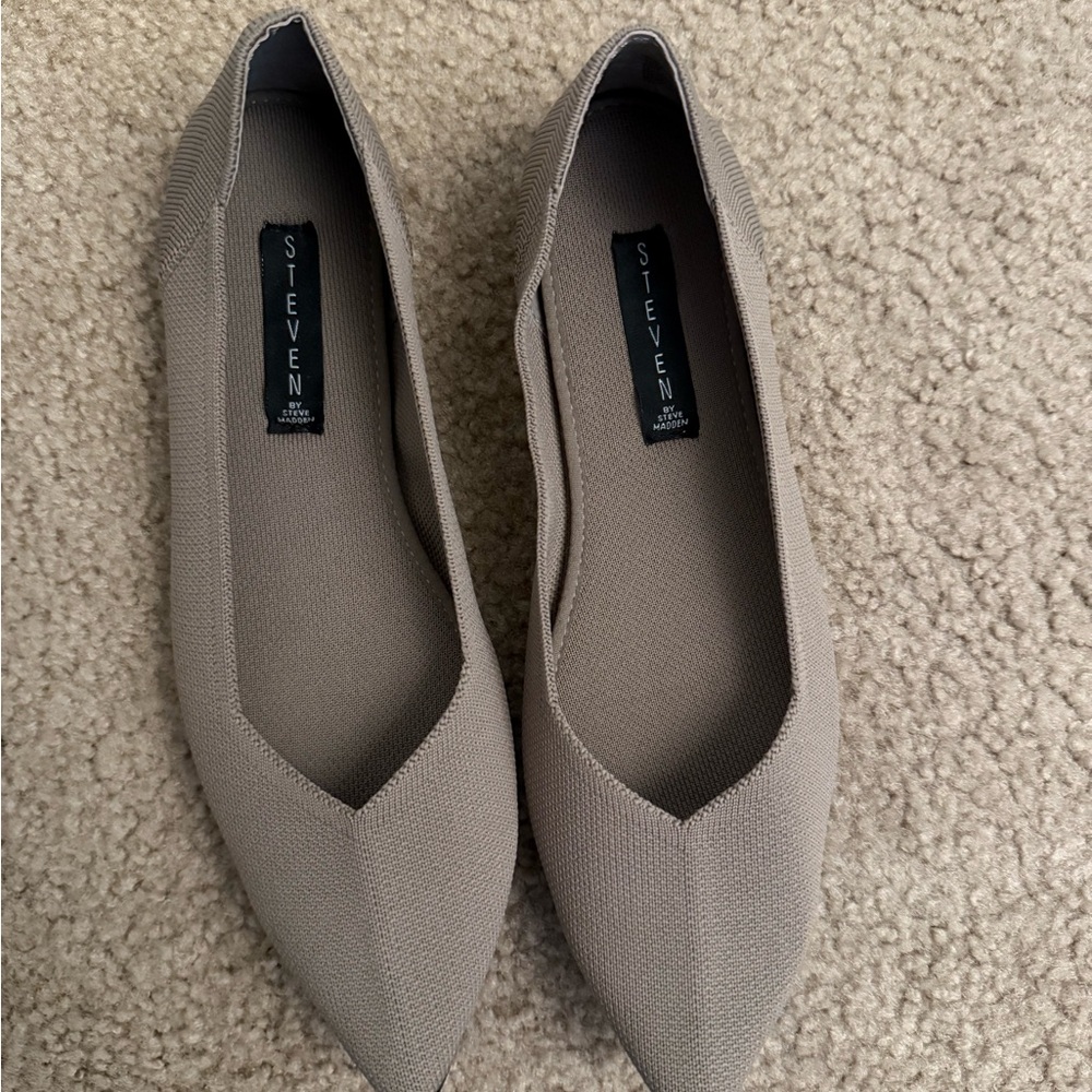 Steve Madden Tan Flats Sleek Minimalist Design